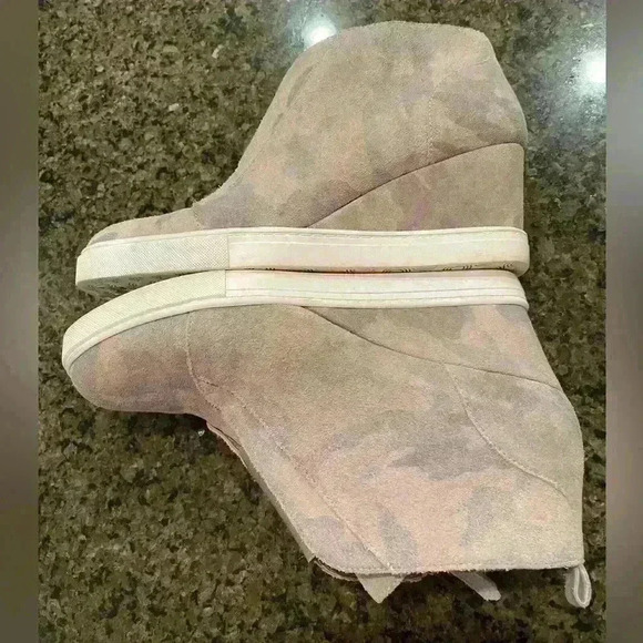 Linea Paolo Wedge Sneakers Suede Size 7 - Picture 2 of 8